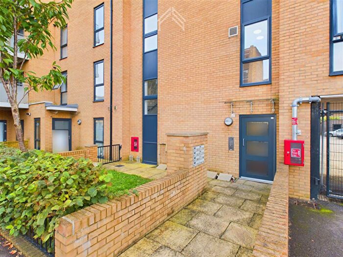 1 Bedroom Flat To Rent In Corbins Lane, Harrow, HA2