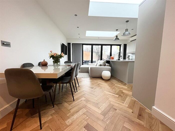 3 Bedroom Semi Detached House For Sale In Douglas Road, Kingston, KT1