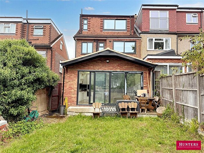 4 Bedroom Semi-Detached House For Sale In Norfolk Road, Barnet, EN5