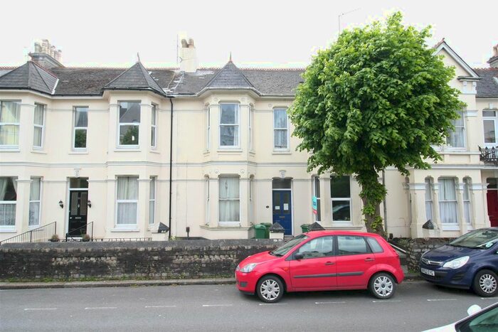 2 Bedroom Flat To Rent In Connaught Avenue, Mannamead, Plymouth, PL4