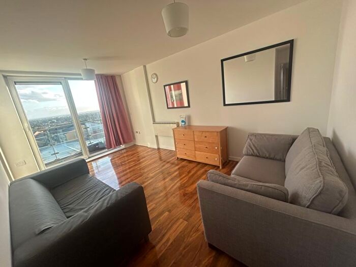 1 Bedroom Flat To Rent In High Street, Feltham, TW13
