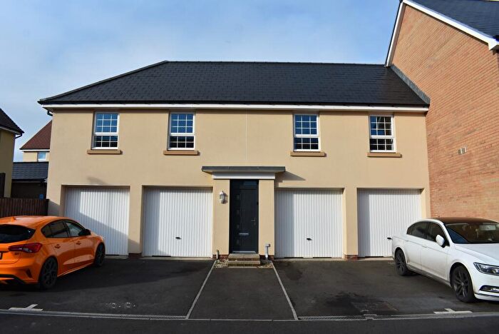 2 Bedroom Flat To Rent In Wyndham Park, Yeovil, Somerset, BA21