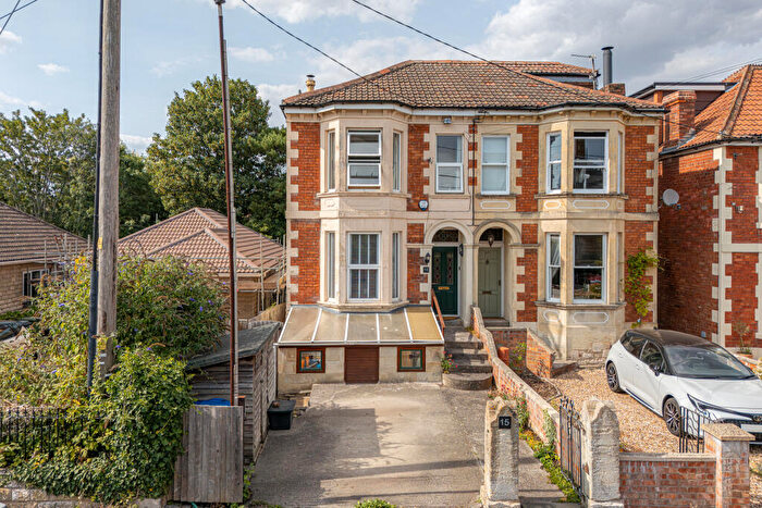 4 Bedroom Semi-Detached House For Sale In Clarendon Road, Trowbridge, BA14