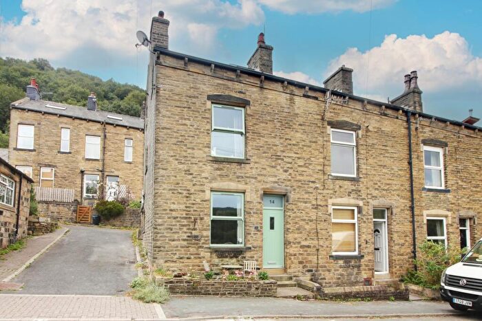 3 Bedroom End Of Terrace House For Sale In Oxford Terrace, Mytholmroyd, HX7