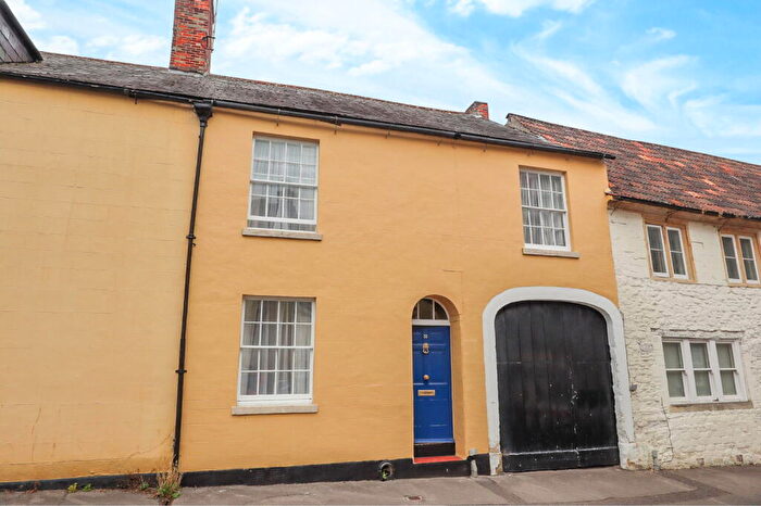 3 Bedroom Terraced House For Sale In The Green, Calne, SN11