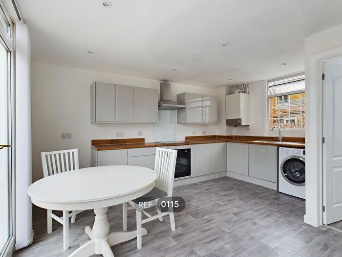 3 Bedroom Terraced House To Rent In Padstow Close, Bransholme, HU7