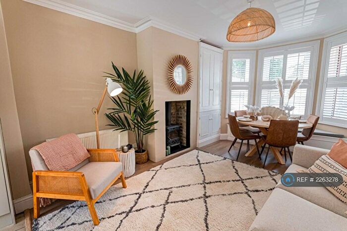 4 Bedroom Semi-Detached House To Rent In Pottery Road, Poole, BH14