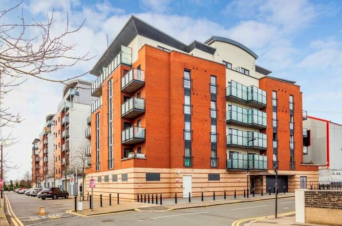 2 Bedroom Apartment To Rent In Brisbane Road, Leyton, E10