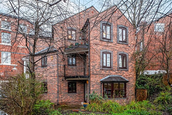 2 Bedroom Flat For Sale In Bainbrigge Road, Headingley, Leeds, LS6