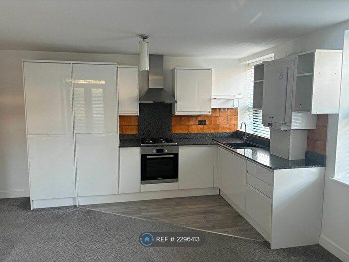 2 Bedroom Flat To Rent In Melton Heights, West Bridgford, Nottingham, NG2