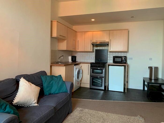 1 Bedroom Flat To Rent In Bryson Road, Polwarth, Edinburgh, EH11