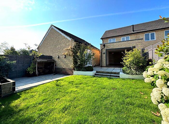 3 Bedroom Semi Detached House To Rent In Red Kite Way, Didcot, OX11