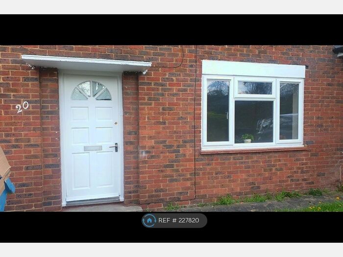 3 Bedroom Semi-Detached House To Rent In Hankins Lane, London, NW7