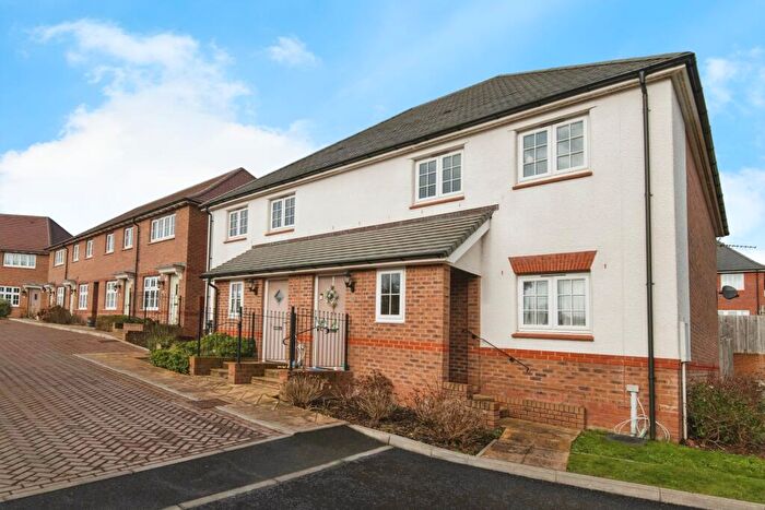 1 Bedroom Flat For Sale In Bussel Close, Exeter, Devon, EX1
