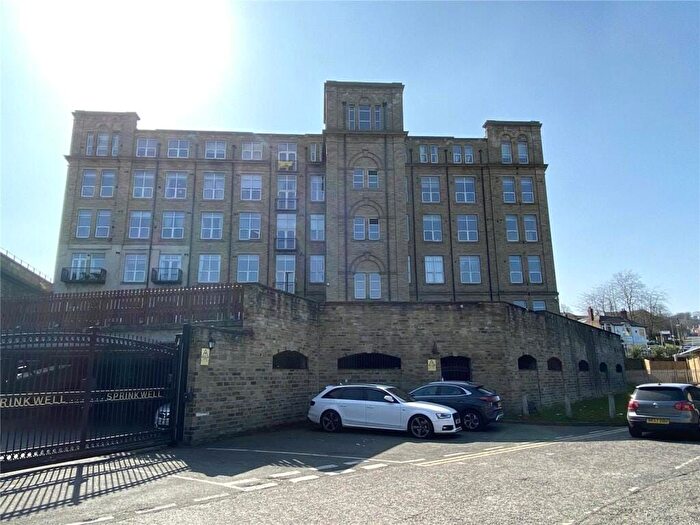 2 Bedroom Flat For Sale In Bradford Road, Dewsbury, WF13
