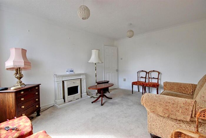 1 Bedroom Apartment For Sale In Creyke Close, Cottingham, HU16
