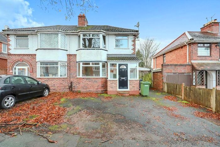 3 Bedroom Semi-Detached House To Rent In Wynchcombe Avenue, Wolverhampton, West Midlands WV4