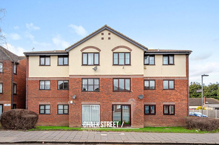 2 Bedroom Flat To Rent In Sandown Court, Rainham Road South, Dagenham, RM10