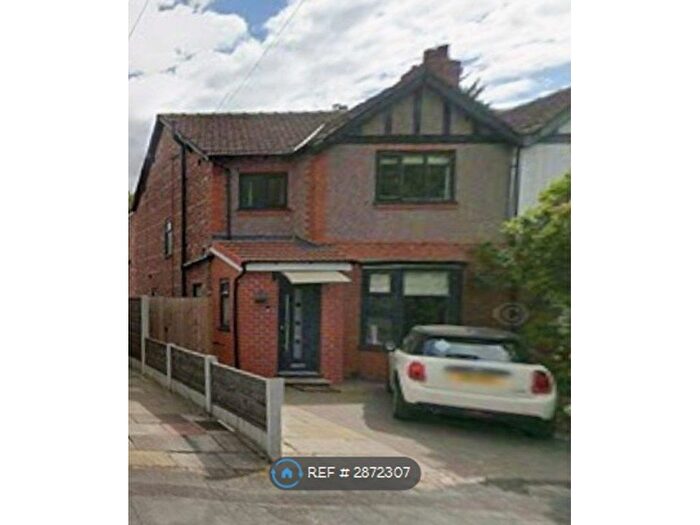 3 Bedroom Semi-Detached House To Rent In Southern Road, Sale, M33