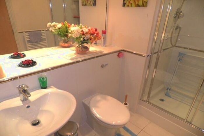 2 Bedroom Town House To Rent In Bedrooms (bathroom) In Houseshare, Quainton Road, Leicester, LE2