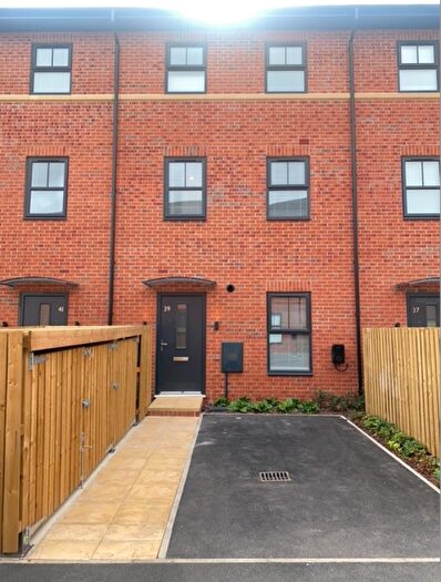 2 Bedroom Town House To Rent In Newbold Street, Nottingham, Nottinghamshire, NG8