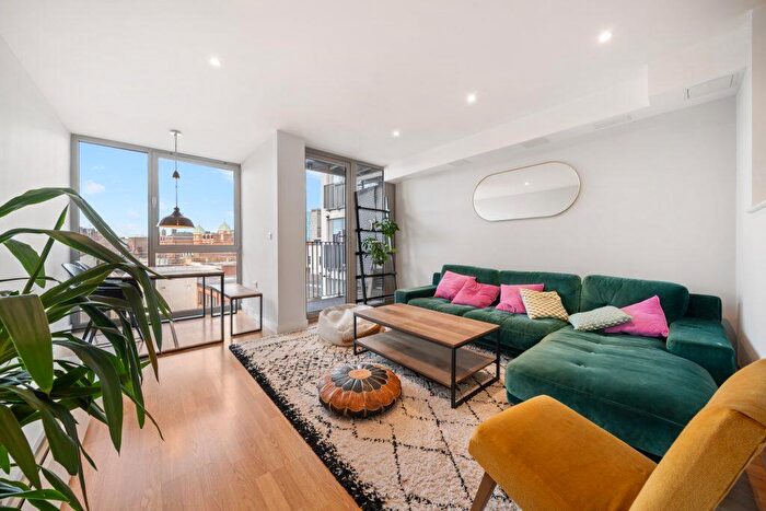 2 Bedroom Flat To Rent In Umberston Street, Whitechapel, E1