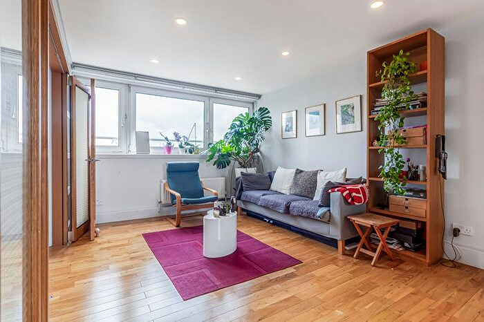 2 Bedroom Flat For Sale In Queensdale Crescent, Notting Hill, London, W11