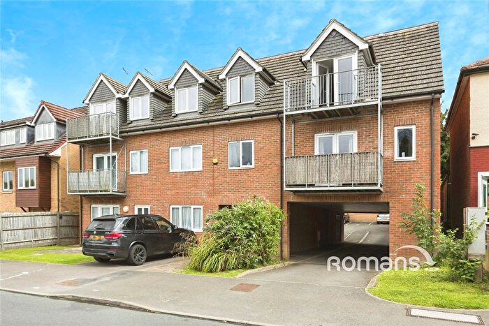 2 Bedroom Flat To Rent In Chairborough Road, High Wycombe, Buckinghamshire, HP12
