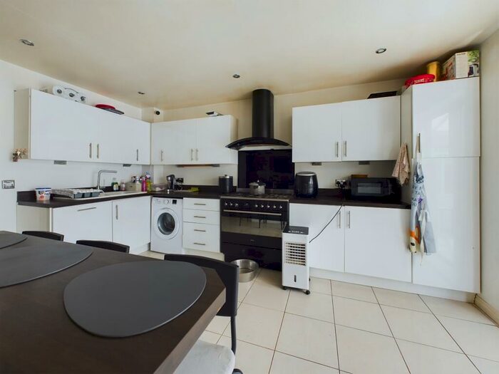 4 Bedroom Terraced House To Rent In East Shore Way, PO3