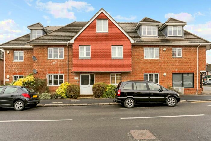2 Bedroom Flat To Rent In Russell Road Walton-on-Thames, KT12
