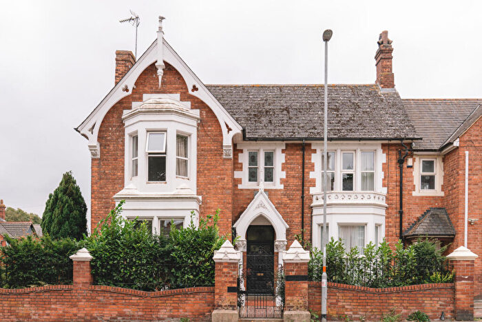 4 Bedroom Semi-Detached House For Sale In Midland Road, Wellingborough, Northamptonshire, NN8