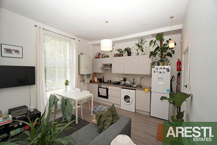 2 Bedroom Flat To Rent In Flat, Caledonian Road, London, N1