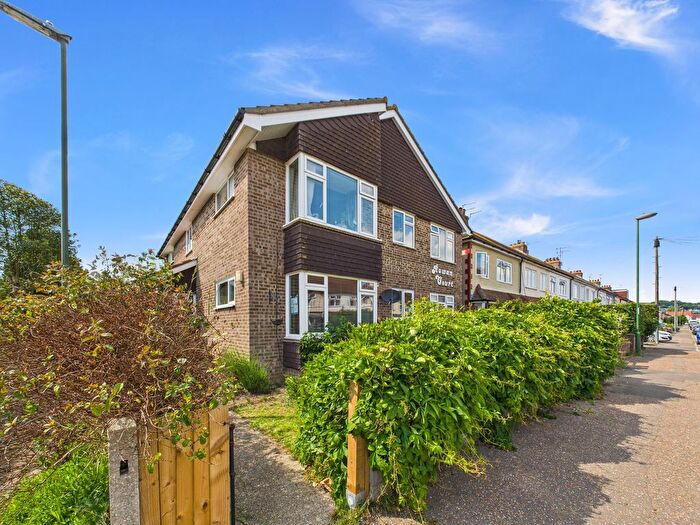 1 Bedroom Flat To Rent In Annweir Avenue, Lancing, BN15