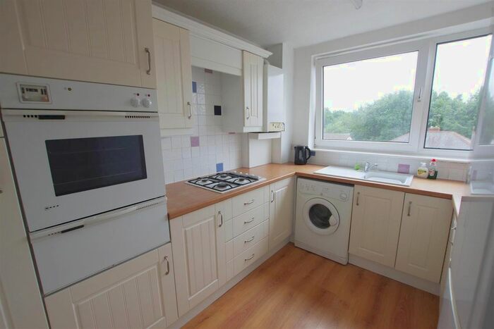 2 Bedroom Flat To Rent In Sunnybank Road, Greetland, Halifax, HX4