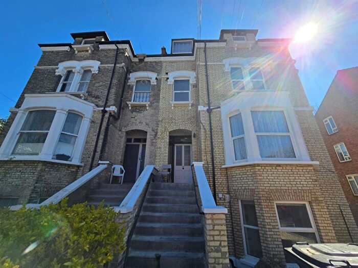 Studio To Rent In Hopton Road, London, SW16