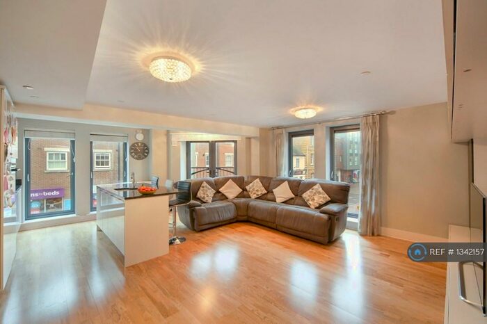 3 Bedroom Flat To Rent In Old London Road, Kingston Upon Thames, KT2