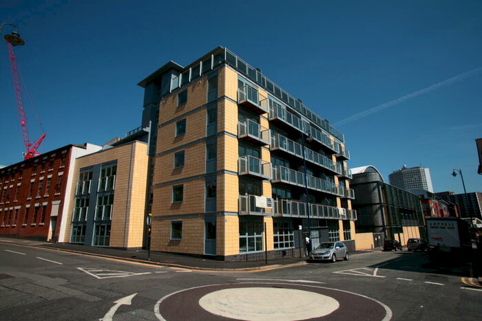 Flat To Rent In Churchgate Plaza, Holiday Street, B1