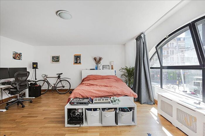 2 Bedroom Flat To Rent In Glassworks Studios, Basing Place, London, E2