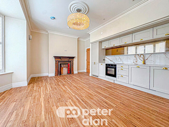 2 Bedroom Apartment To Rent In Museum View, Park Place, Cardiff City Centre, CF10