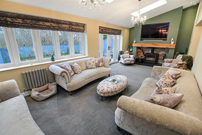 4 Bedroom Detached House For Sale In Windsor Close, Woodham, DL5