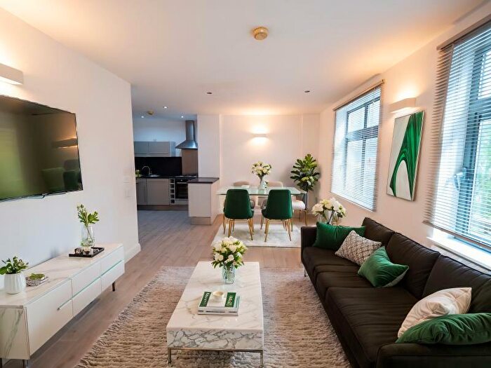 2 Bedroom Apartment To Rent In Tarn House, Manchester, M15