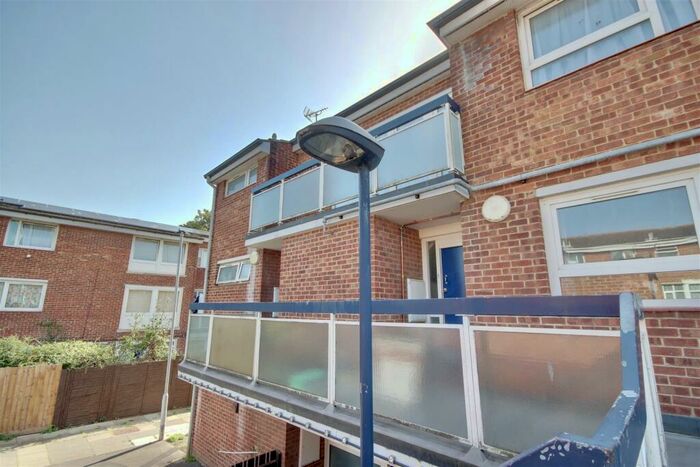 2 Bedroom Flat To Rent In Highfield Road, Portsmouth, PO1
