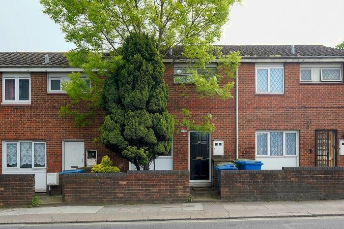3 Bedroom Terraced House To Rent In Hanover Park, London, Greater London, SE15