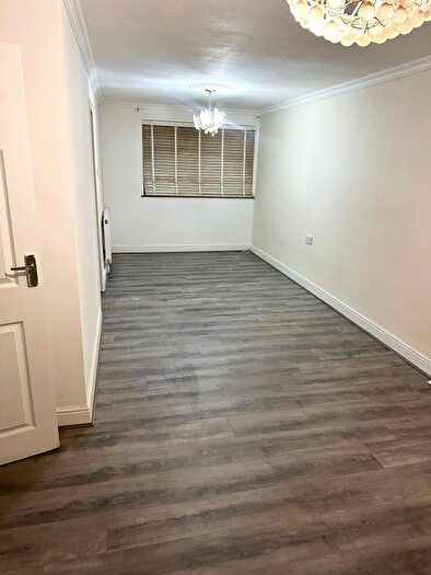 3 Bedroom End Terrace House To Rent In St. Johns Road, Great Wakering, SS3