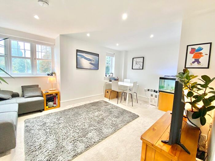2 Bedroom Apartment To Rent In London Road, Aston Clinton, Aylesbury, HP22