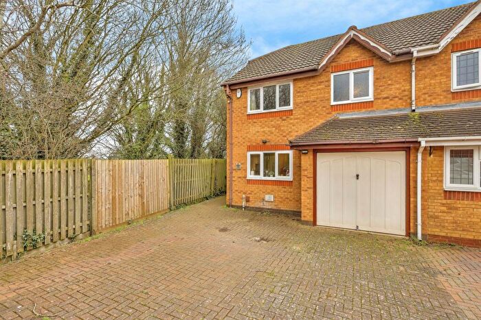 3 Bedroom Semi Detached House For Sale In Sandhurst Close, Northampton, NN4