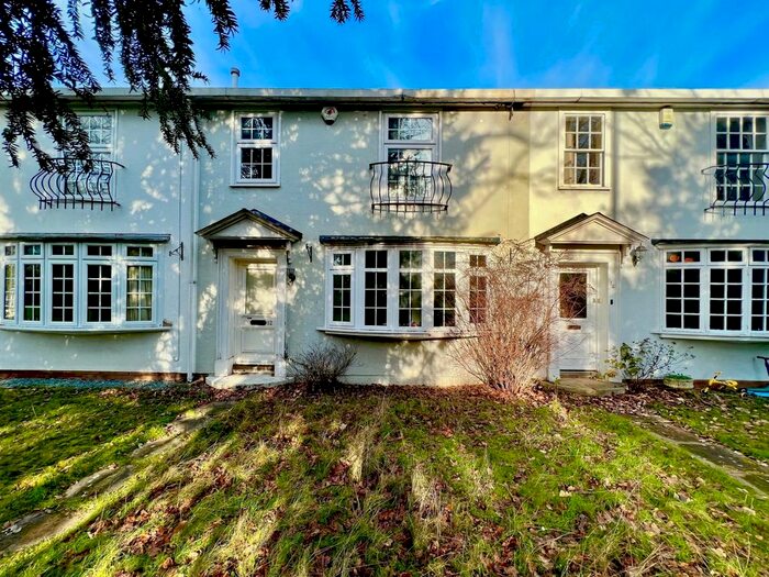 3 Bedroom Terraced House To Rent In Dereham Court, Leamington Spa, CV32