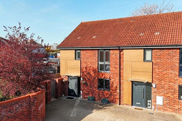 3 Bedroom End Of Terrace House For Sale In Whooper Close, Long Stratton, Norwich, NR15