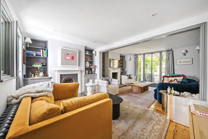 3 Bedroom Cottage To Rent In Vale Of Health, Hampstead, NW3