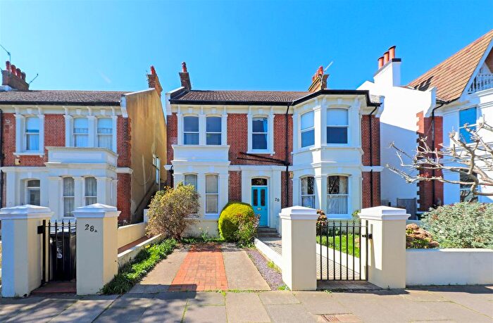 3 Bedroom Flat To Rent In Sackville Gardens, Hove, BN3